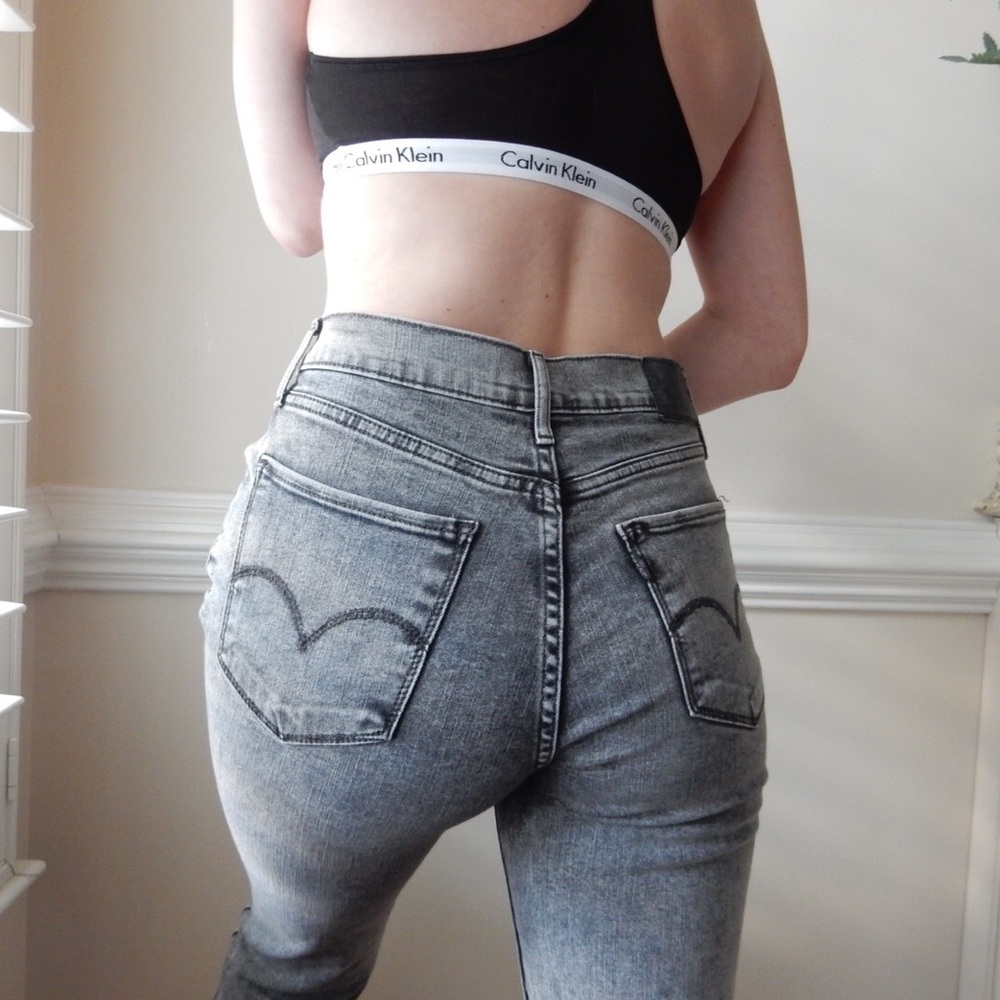 Grey/black Levi cropped jeans